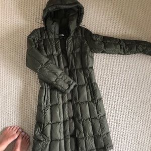 The North Face metropolis down parka forest green